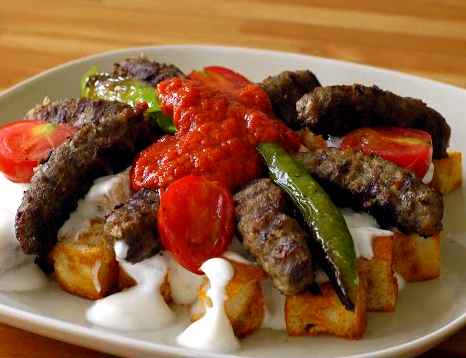 Yoğurtlu Soslu Köfte